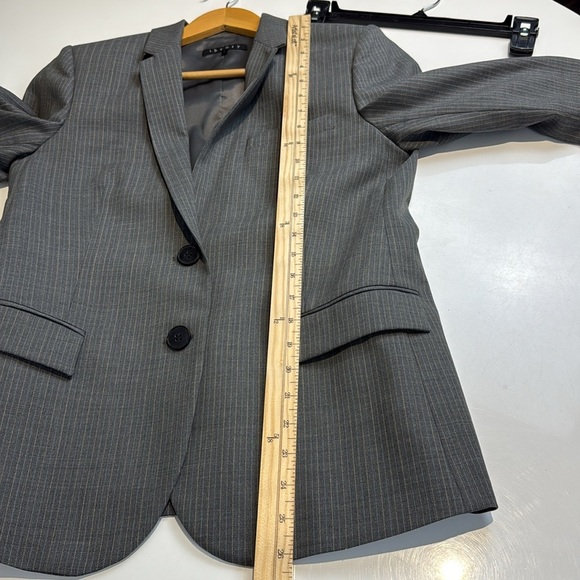 Theory Pinstripe wool suit jacket grey size women's 6 - Picture 6 of 8